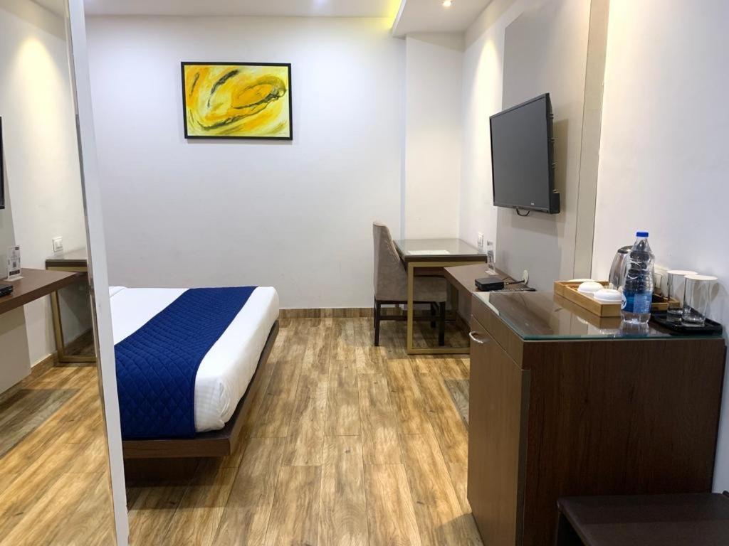 Hotel Ak Suites Patiala Bagian luar foto