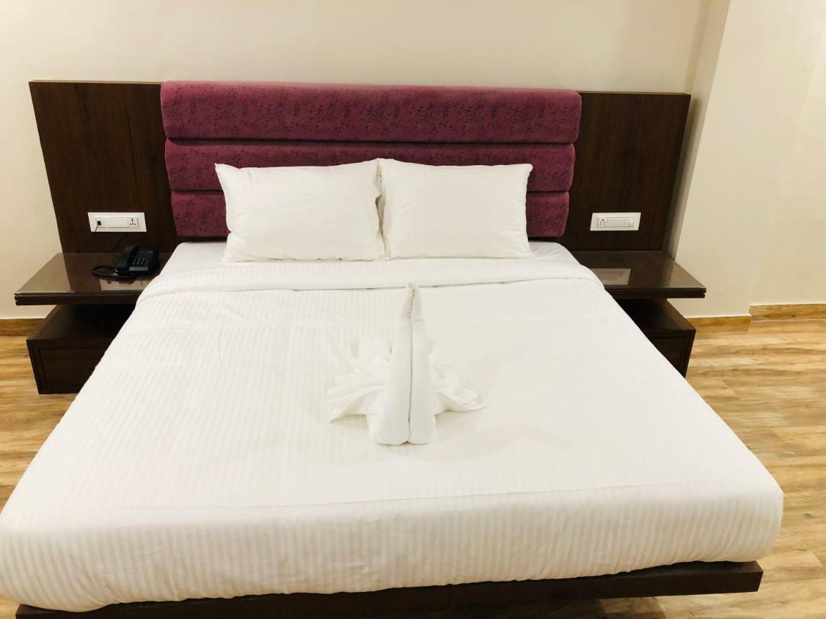 Hotel Ak Suites Patiala Bagian luar foto