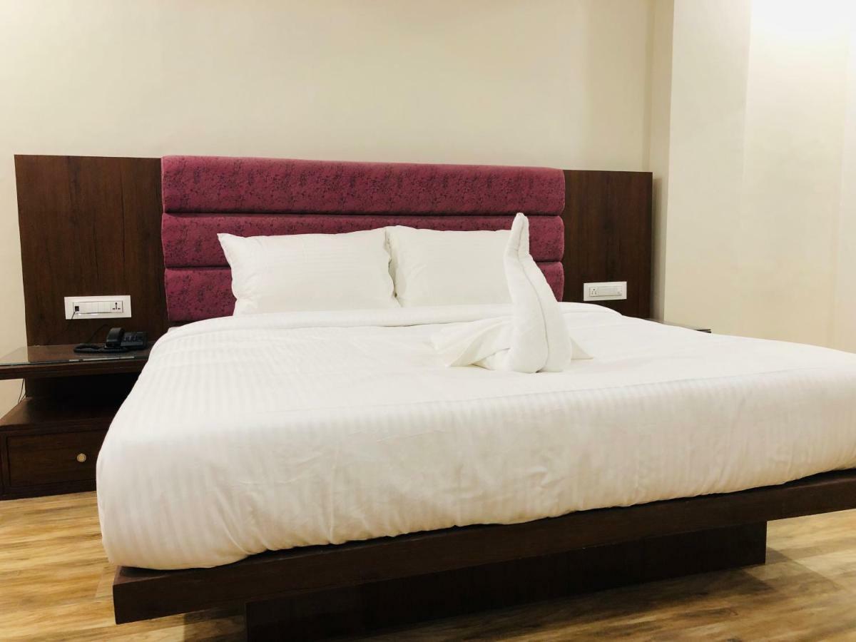 Hotel Ak Suites Patiala Bagian luar foto