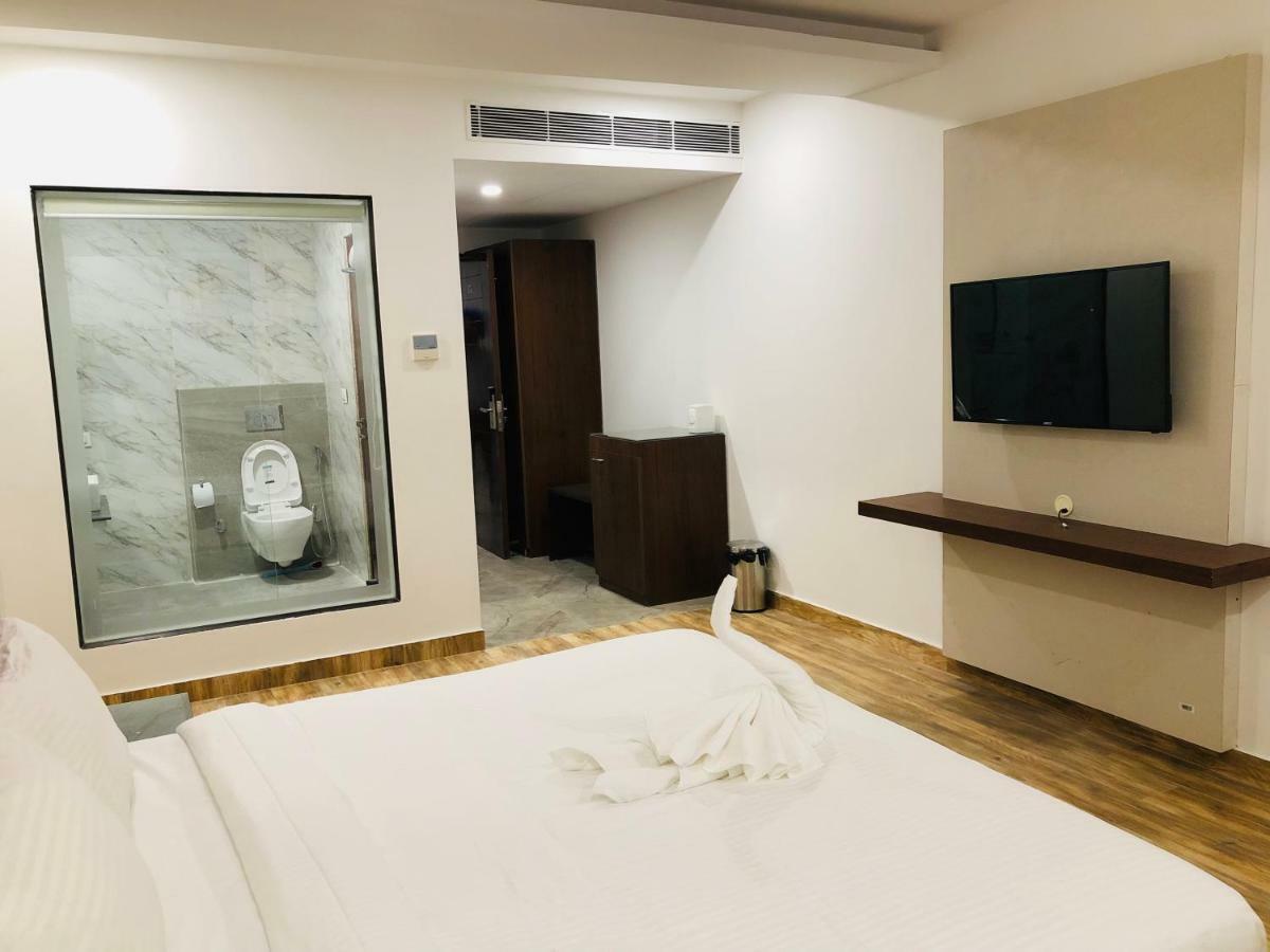 Hotel Ak Suites Patiala Bagian luar foto