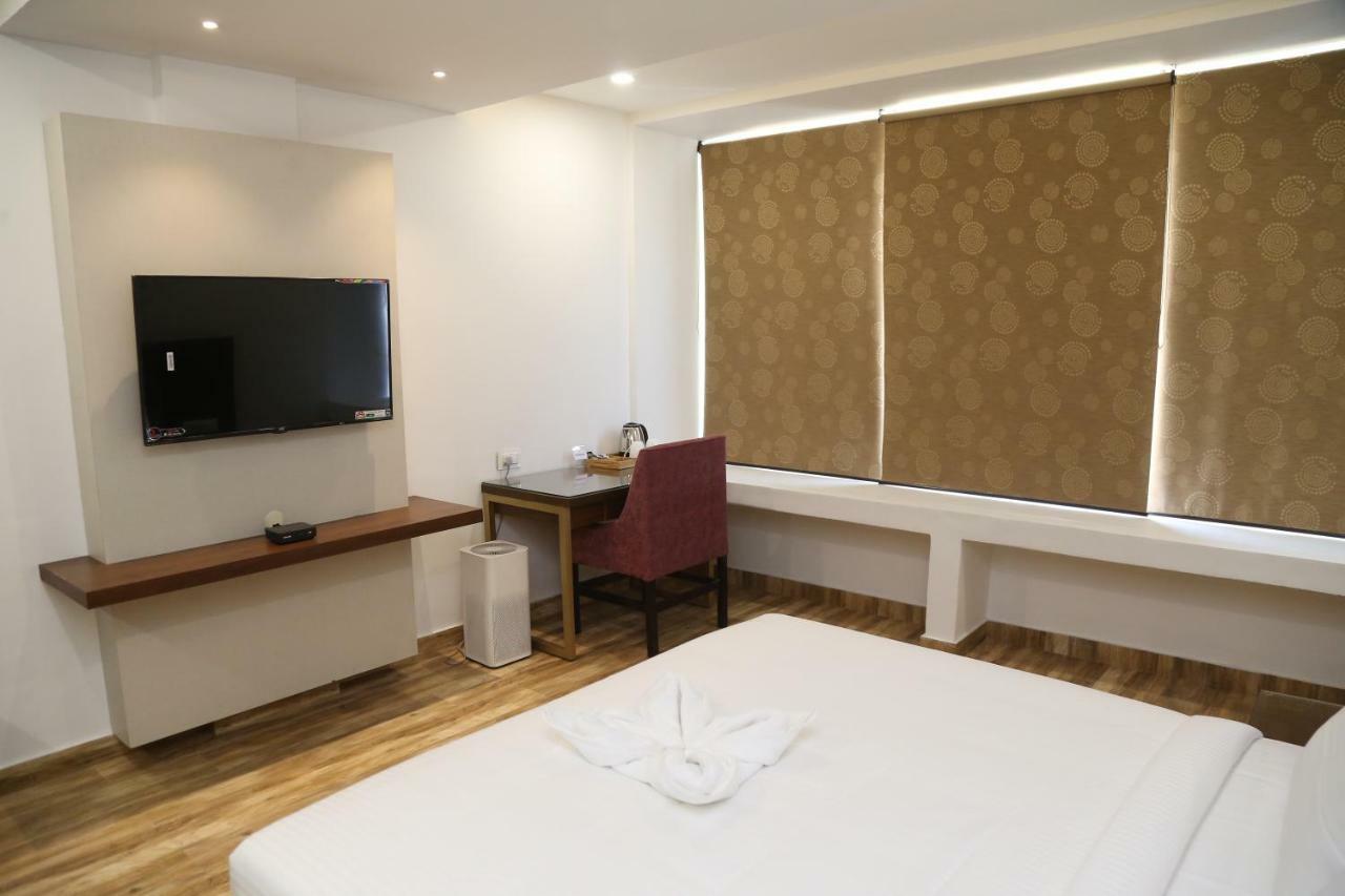 Hotel Ak Suites Patiala Bagian luar foto