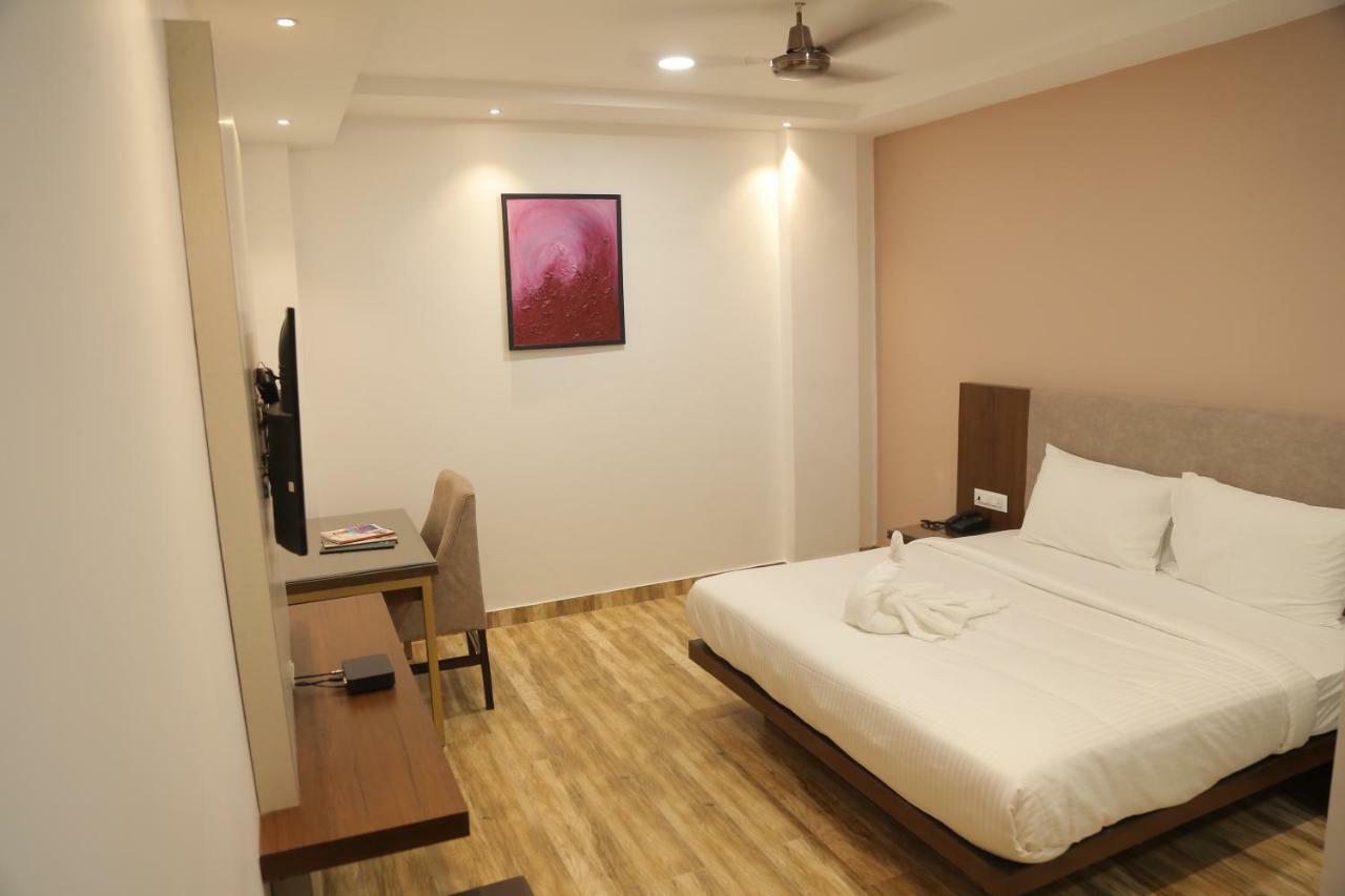 Hotel Ak Suites Patiala Bagian luar foto
