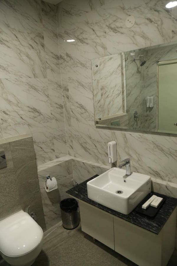Hotel Ak Suites Patiala Bagian luar foto