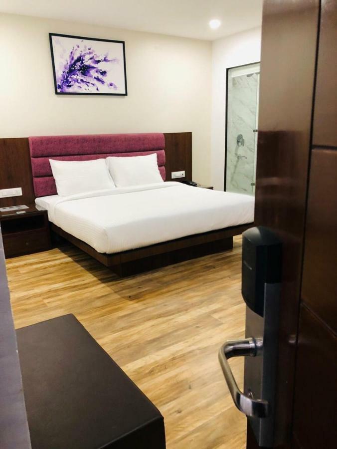Hotel Ak Suites Patiala Bagian luar foto